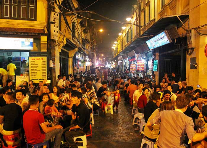old quarter in hanoi street food